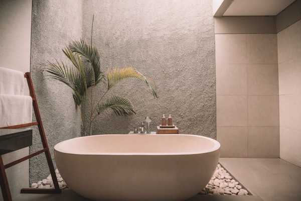 Ambiente de baño cálido y elegante